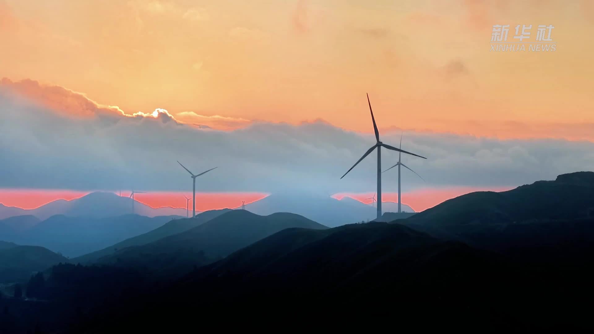 广西龙胜：南山云中草原秋色如画