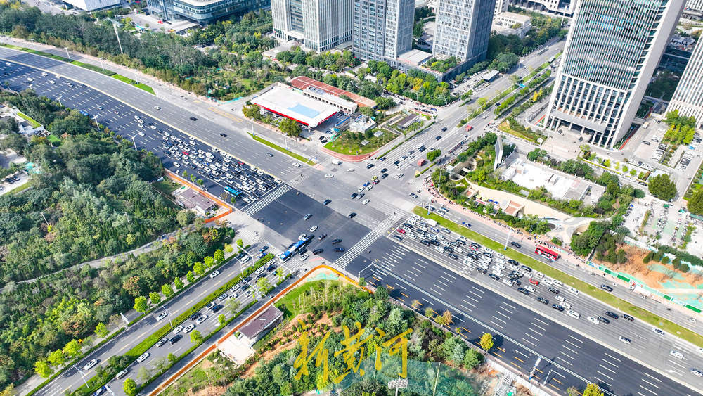 济南地铁换乘站新出入口露出地面 紧邻奥体中心CBD