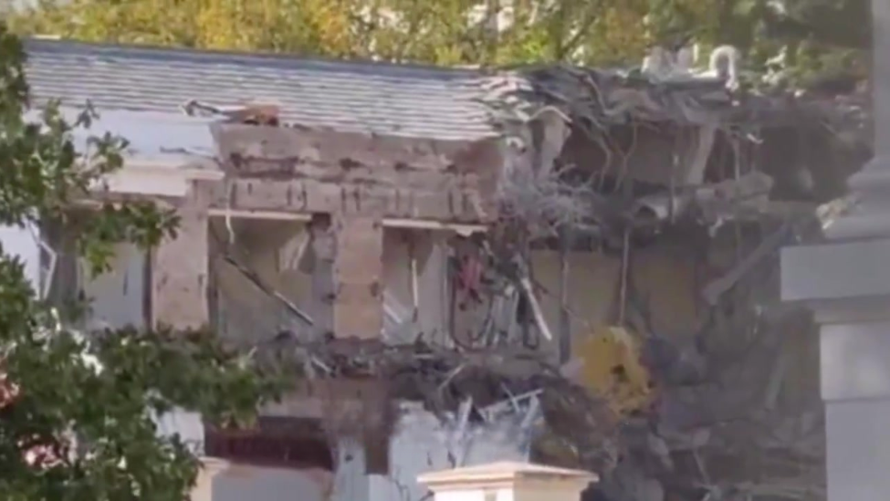 特朗普把白宫拆了？豪华宴会厅正式动工！