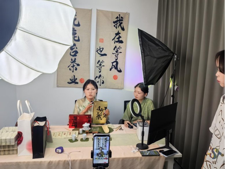 江汉艺术职业学院—电商直播基地