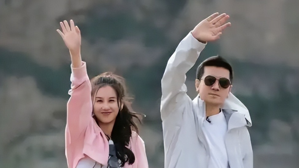 杨子自爆和黄圣依关系升温，透露暂不复婚原因，女儿现身为爸加油封面图