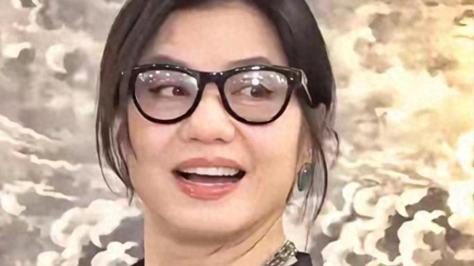 赶走成龙、谢绝林子祥，嫁入豪门老公却英年早逝，为亡夫守身如玉封面图