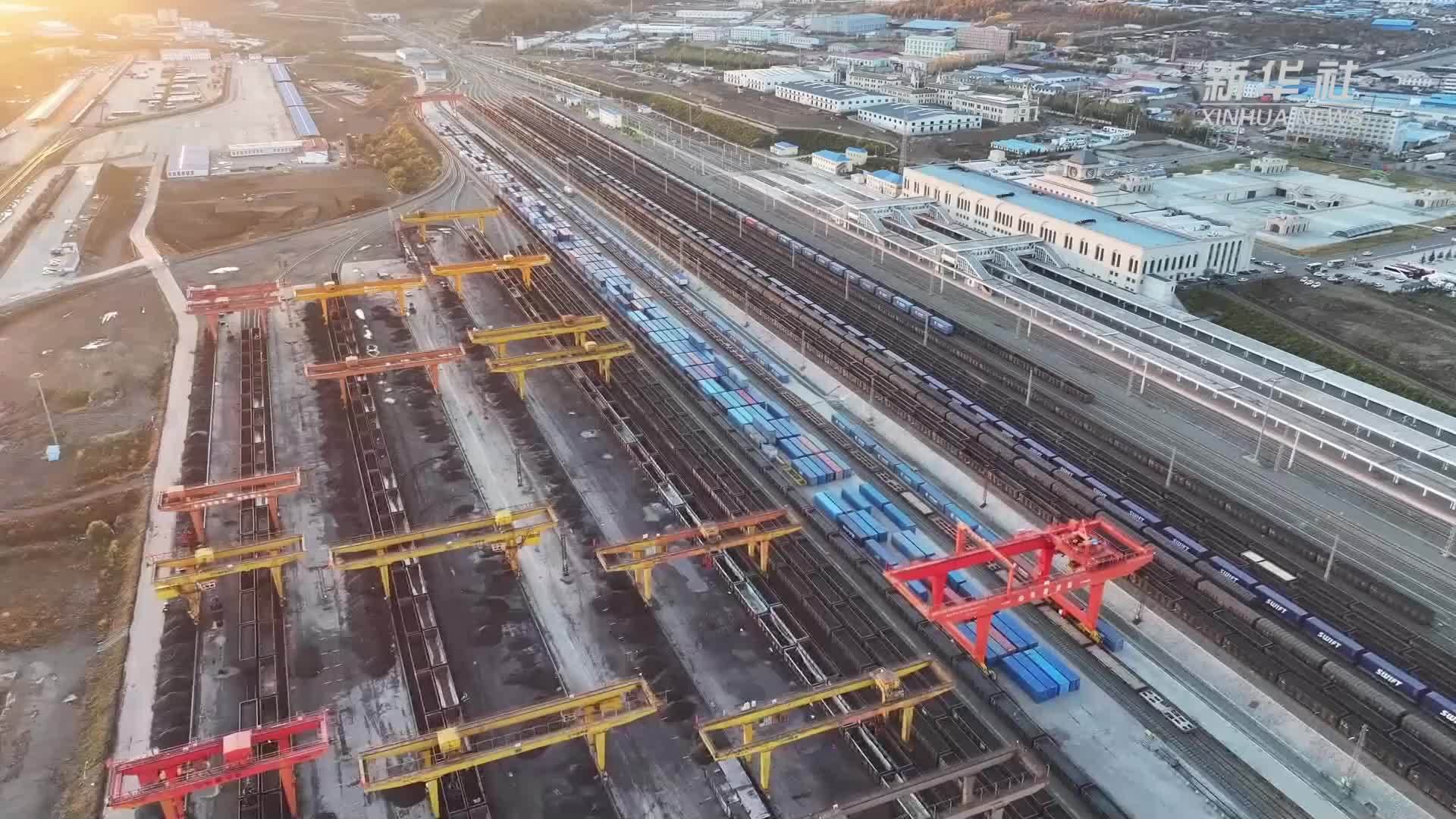 哈铁加大运力 确保热煤运输