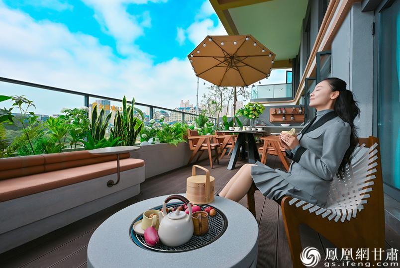 银河国际·华唯T5私属空中庭院将传统地面庭院的自然情趣延伸至空中