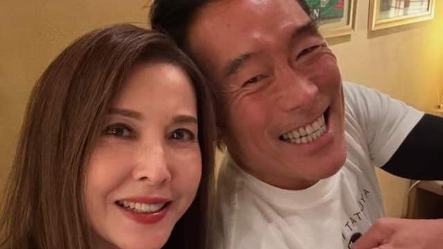 61岁香港知名男星近况曝光！手戴婚戒疑再婚，曾经历前妻婚内出轨封面图