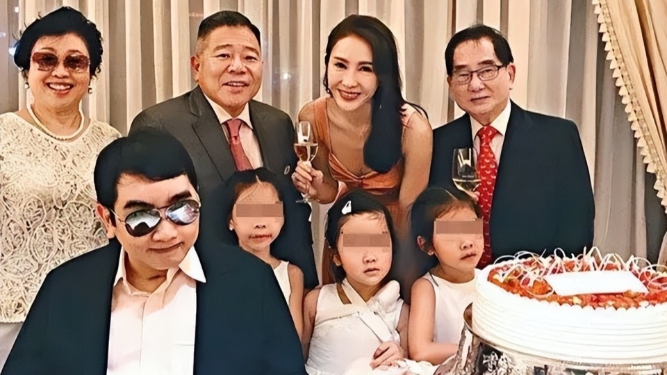 一家五口3人残疾，落魄“星三代”黎姿，嫁给瘸腿富豪活成人生赢家封面图