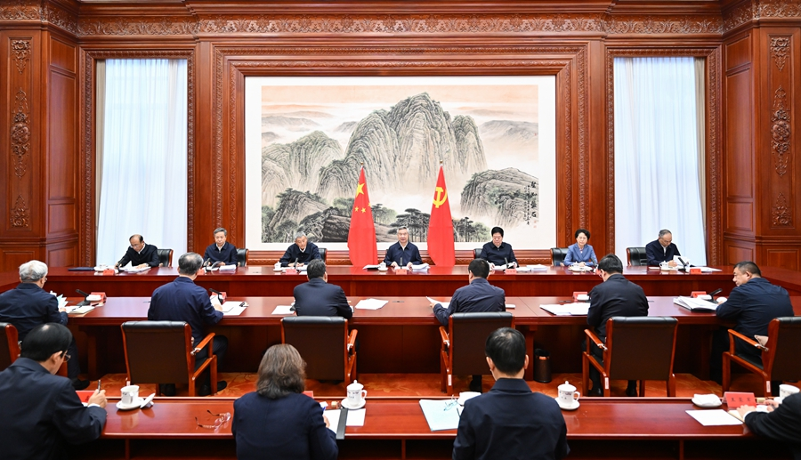 10月24日，二十届中央纪委常委会在北京召开会议，传达学习贯彻党的二十届四中全会精神，中共中央政治局常委、中央纪委书记李希主持会议。新华社记者 岳月伟 摄