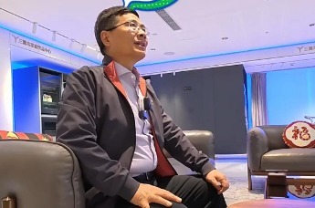 周云杰第一视角感受青岛胶东国际机场乘机体验