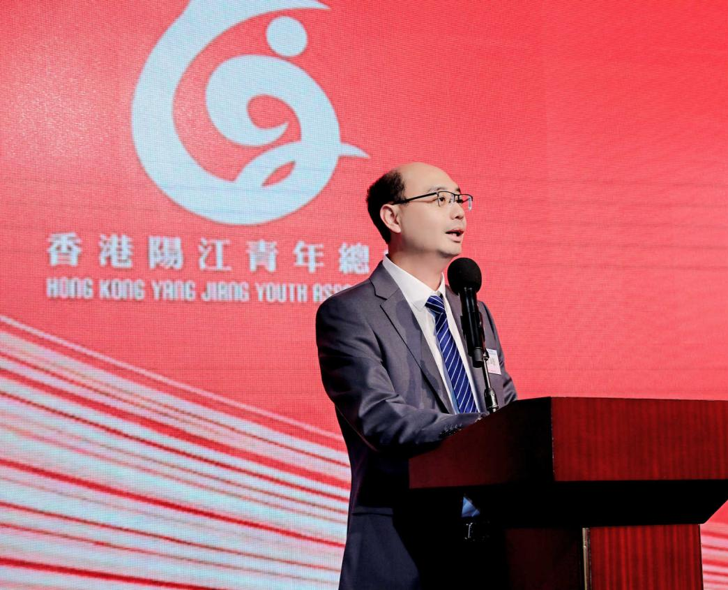 图：香港阳江青年总会会长冯伟峰发言