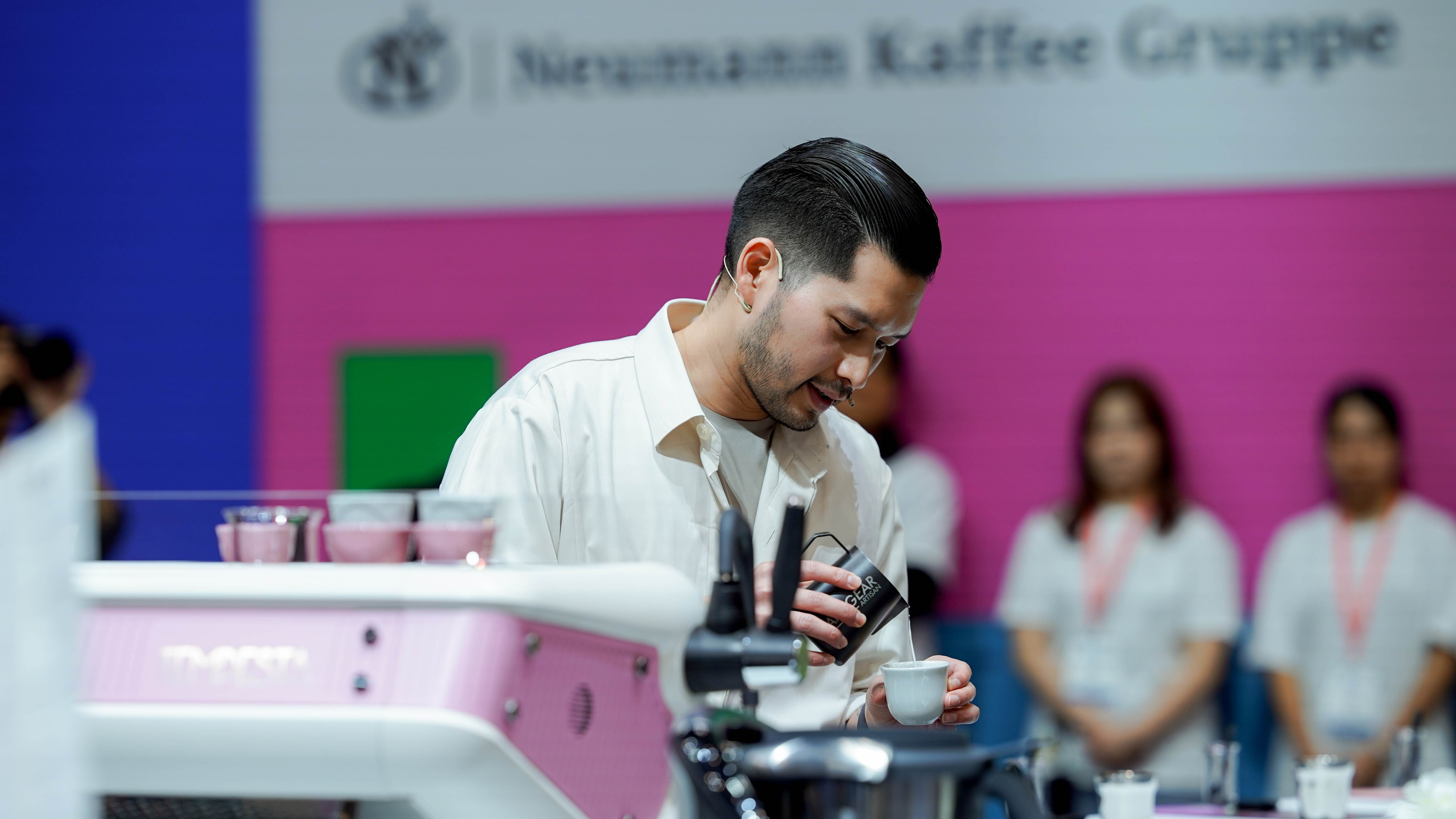 十次淬炼:从“PMQ Coffee Agenda”走向世界,两位冠军的十年咖啡路 ——专访冠军咖啡师欧祖华与郭静丞
