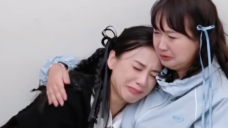 杨子直播消费亲生女儿，直言还是忘不了黄圣依，网友一句话戳中他痛处封面图