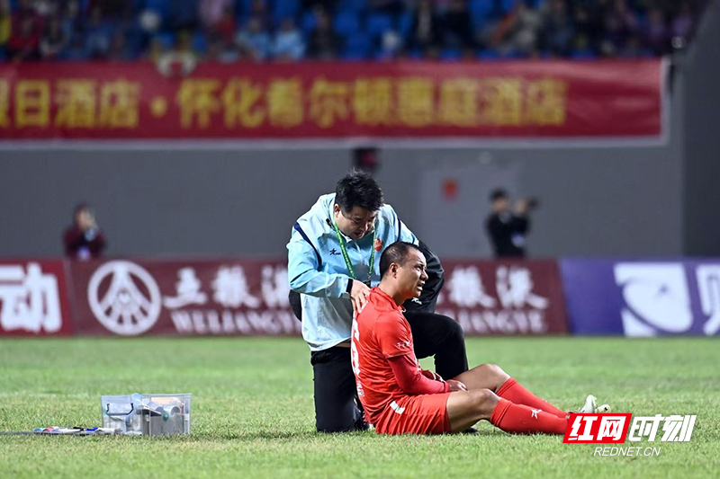 10月18日湘超第6轮，怀化队队长肖涵在对阵永州队的比赛中负伤，遗憾离场。