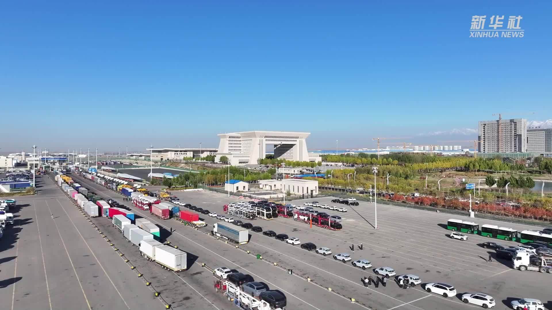 前三季度霍尔果斯口岸进出口货运量3488.1万吨