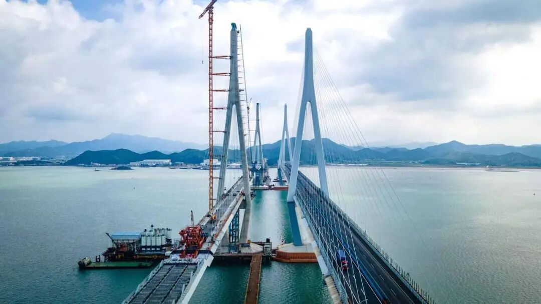 在建的象山港跨海大桥。