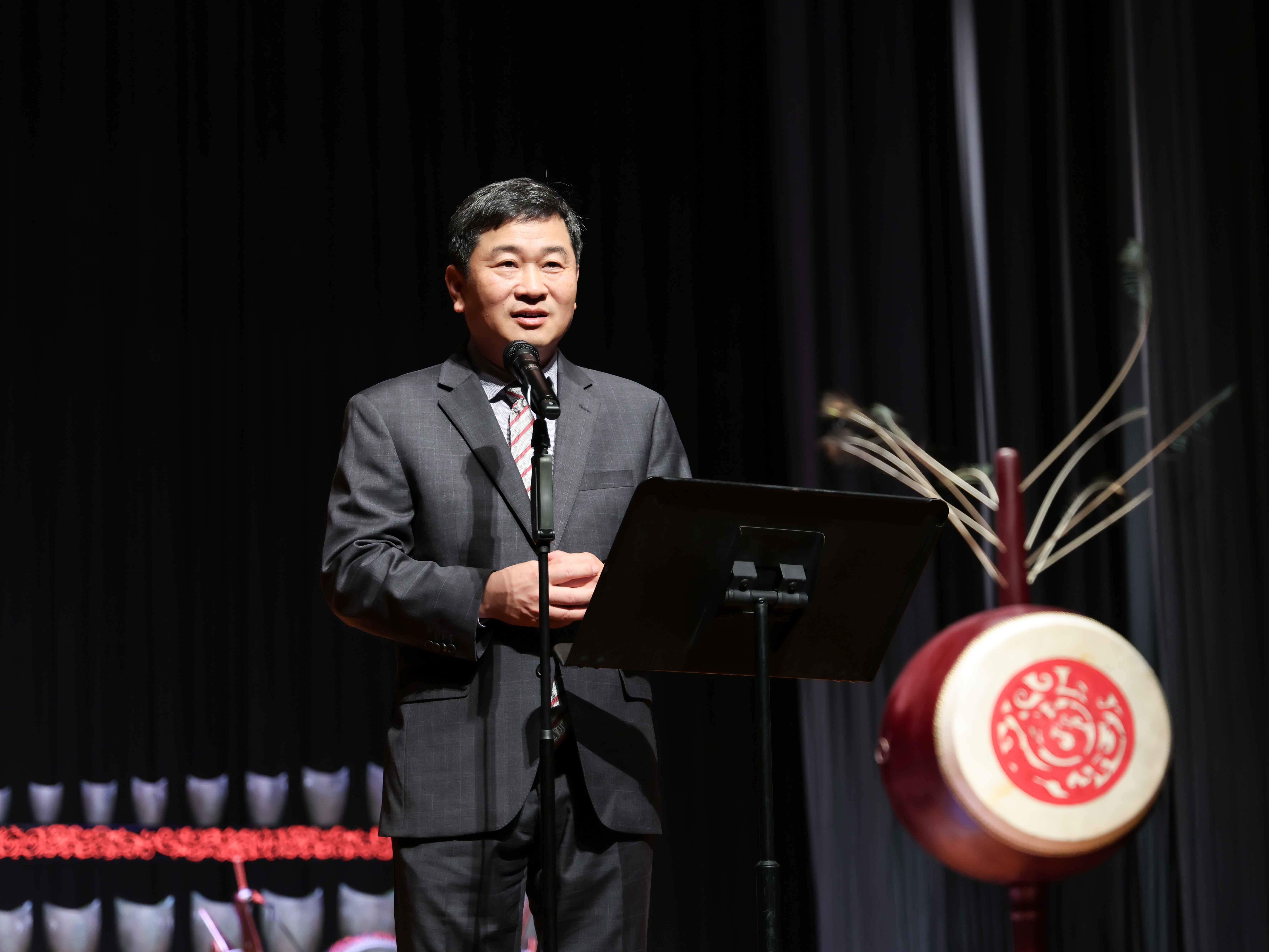 北师香港浸会大学（BNBU）校长陈致教授在雅乐团全球巡演香港站致辞。
