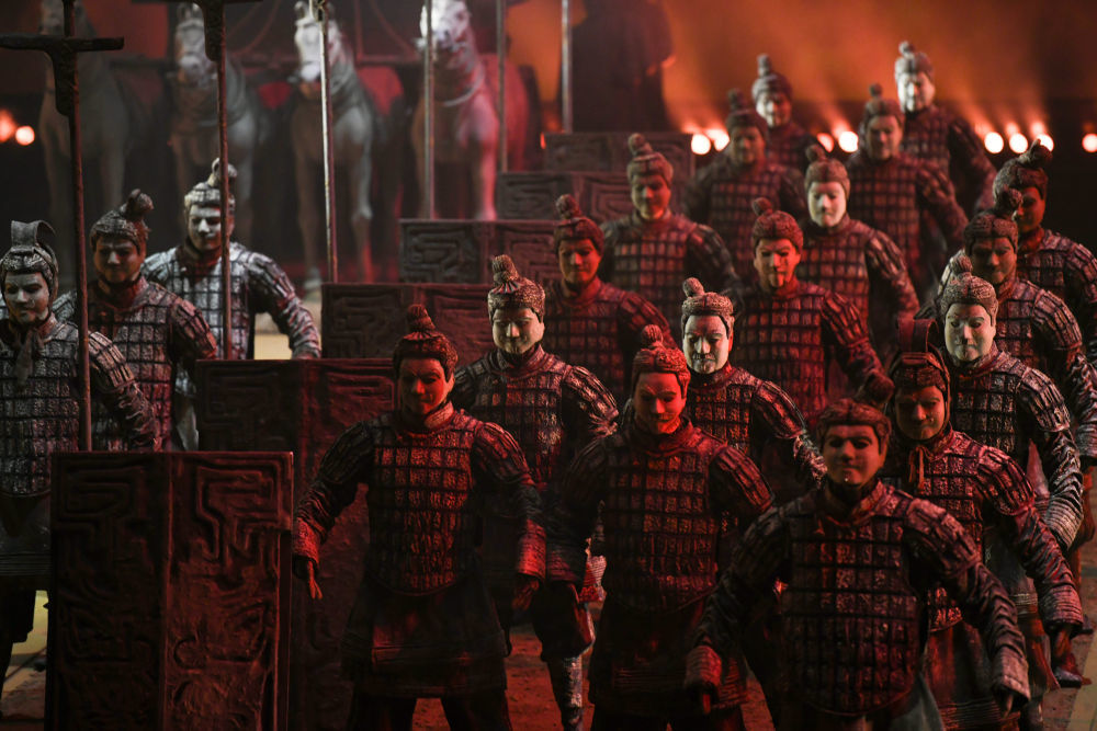 图为大型历史舞台剧《赳赳大秦》表演现场。新华社记者 张博文 摄