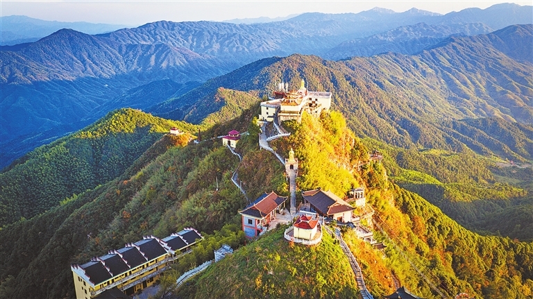 乐安大华山：峰峦浮金（图）