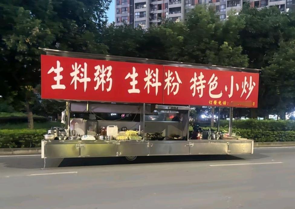 巨无霸摆摊车（视频截图）