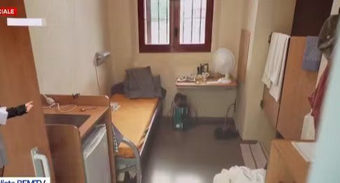 法媒首次曝光萨科齐牢房照片,看电视要付费,早餐要自己做