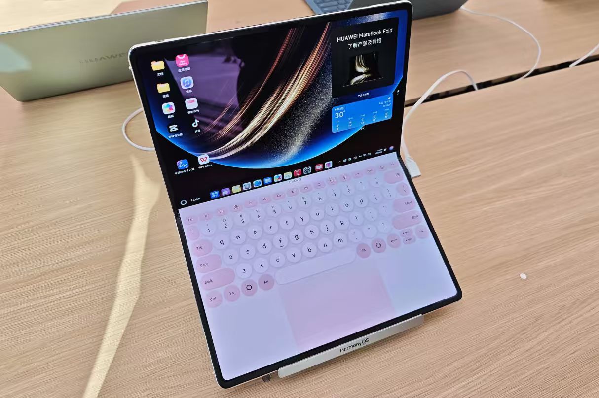 可折叠iPad与华为MateBook Fold相似