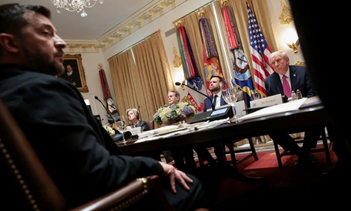 特朗普被曝逼泽连斯基割让顿巴斯,欧盟强烈不满,正酝酿行动