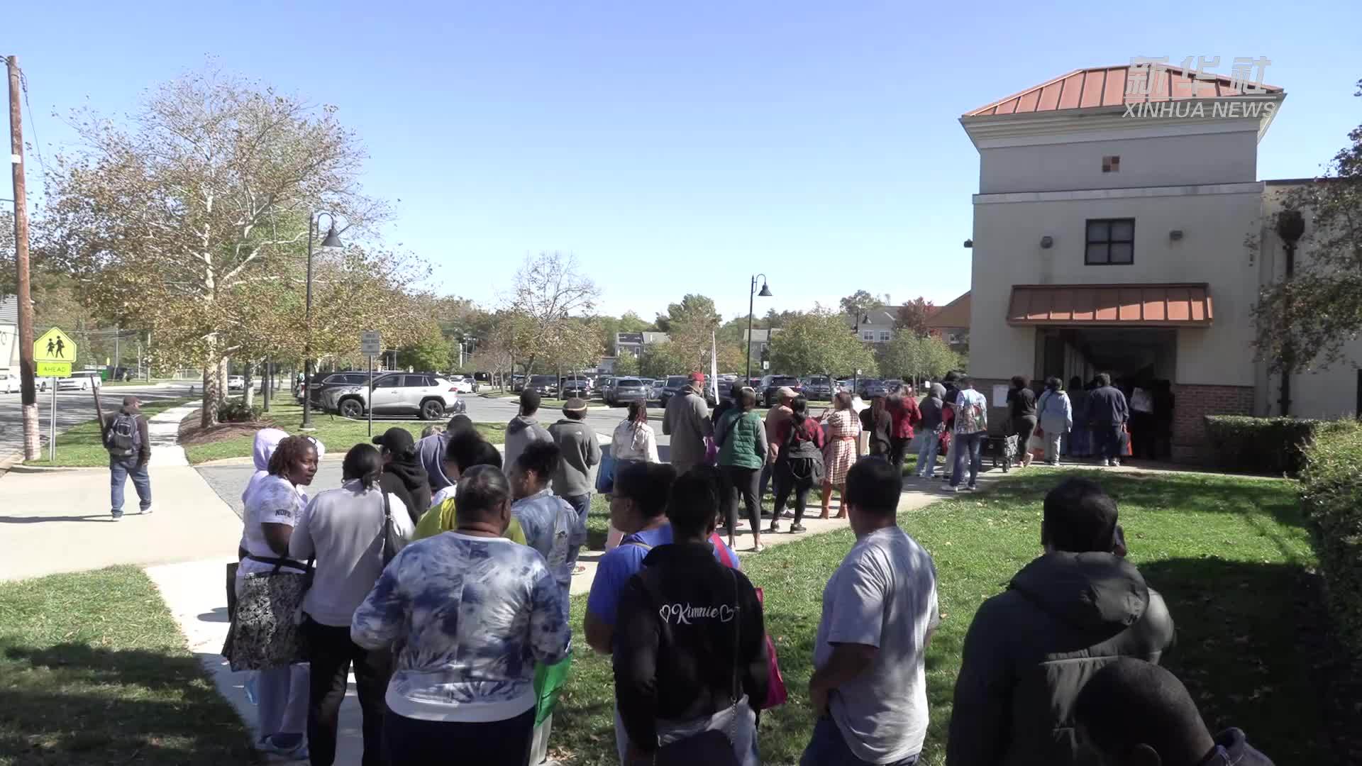 美政府“停摆”三周整 食品救济摊位前排起长队