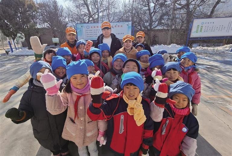 往年暖冬行动（本报资料图片）