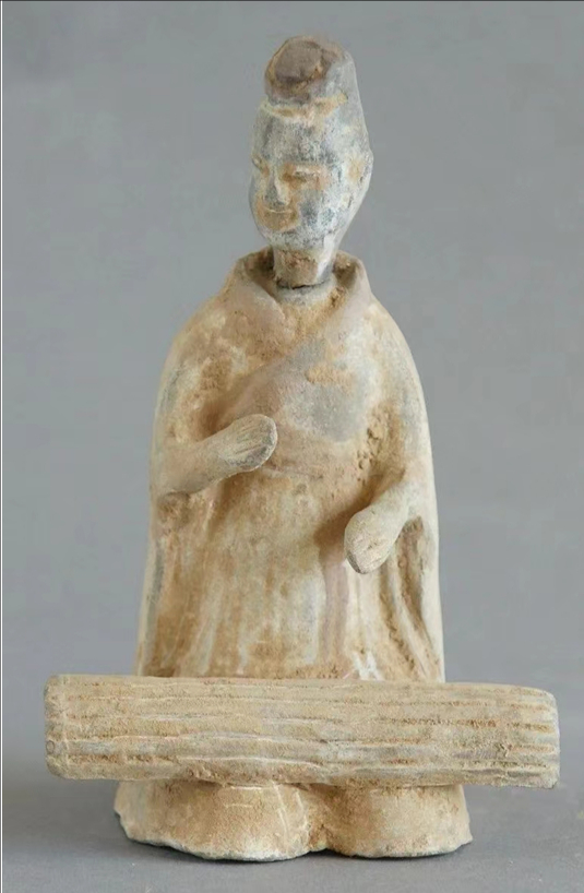 清水县博物馆藏北魏弹瑟男伎乐俑