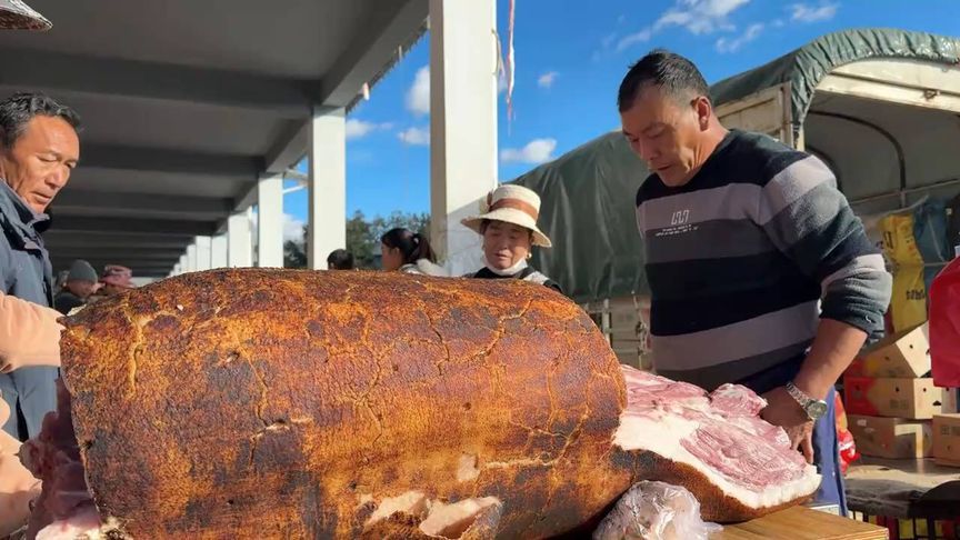 云南白族特色生皮，生肉生肝当早饭，皮子比肉还贵
