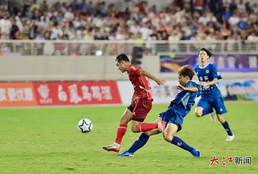 8月9日晚,吉安队主场0:3负于宜春队。江西日报全媒体记者杨继红 摄