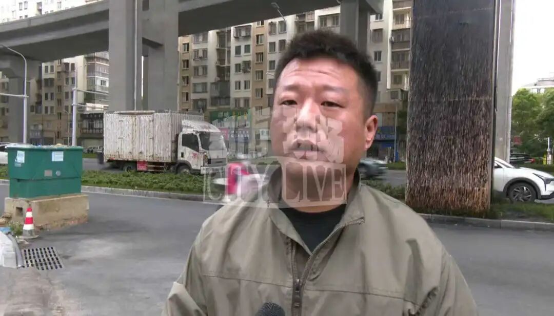 停在南昌洪腾高架附近的近20台汽车被“黑水”污染 施工方中铁三局被指不负责任