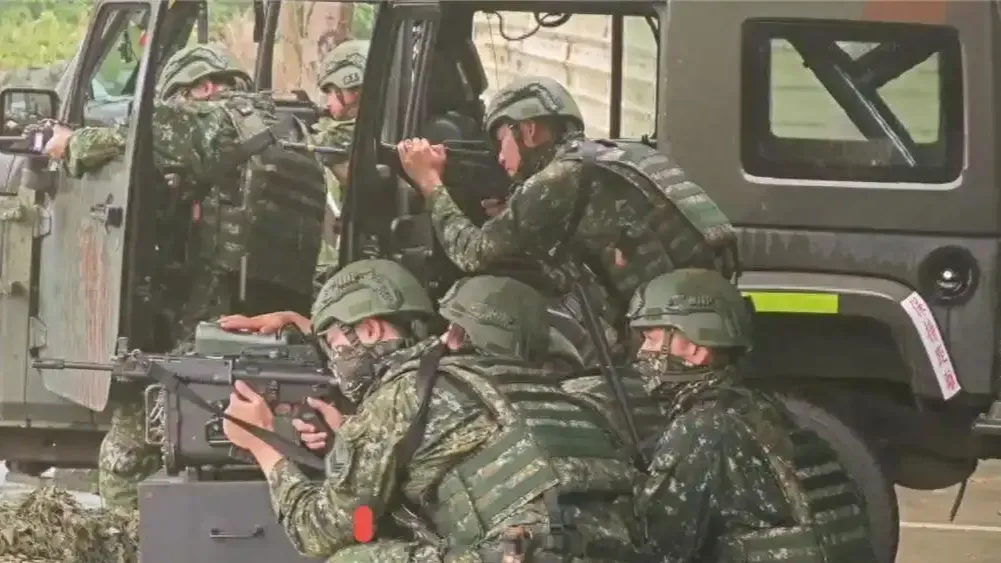 “草莓兵+二战时期装备”，台军遭韩媒嘲讽