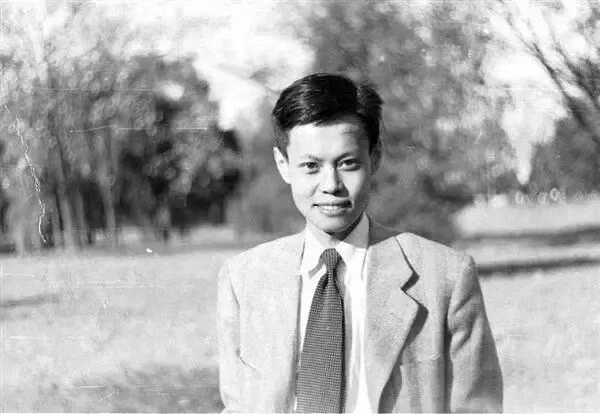 青年时期的杨振宁。图源：西湖大学官网