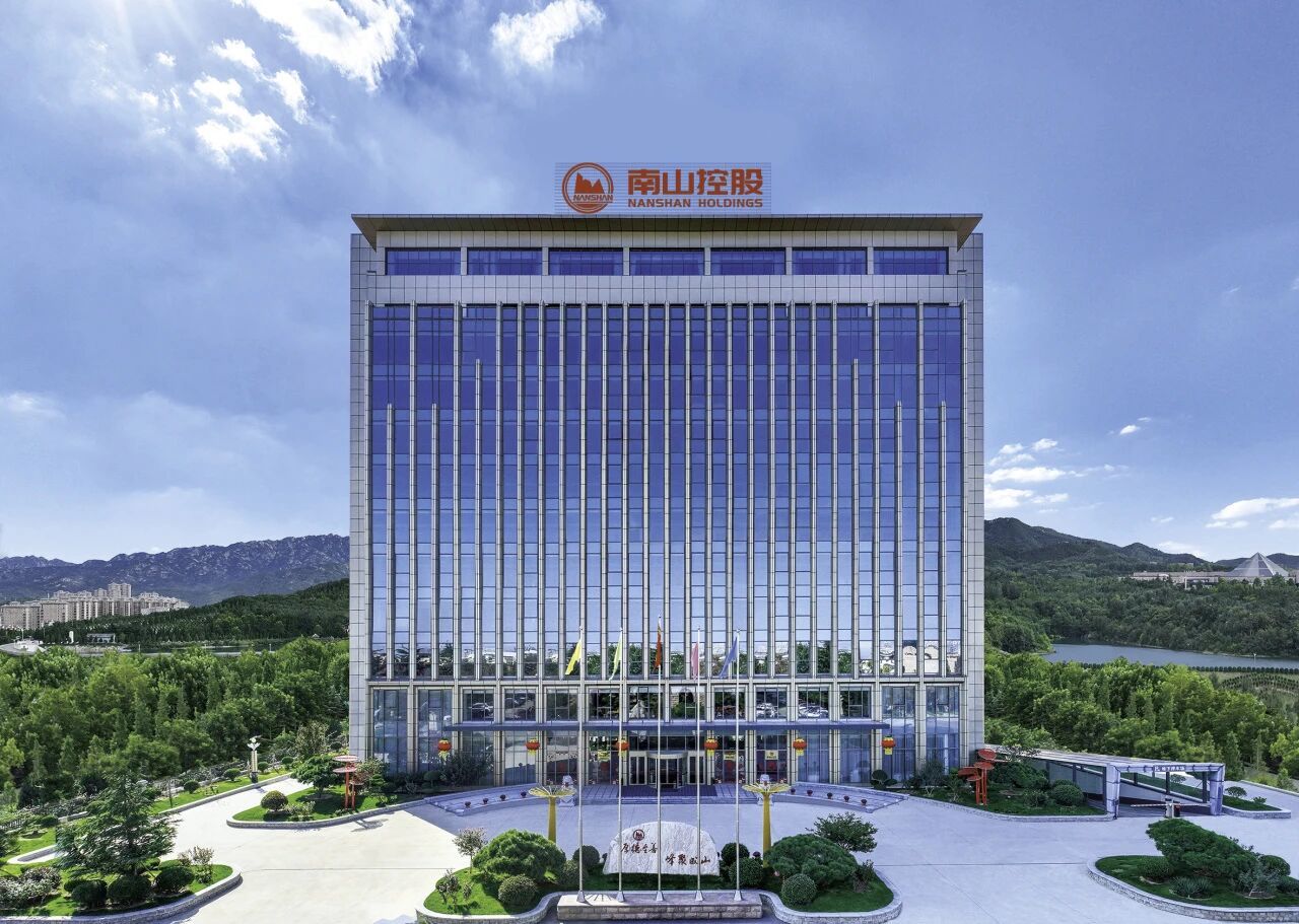 南山集团荣登2025烟台百强企业首位！