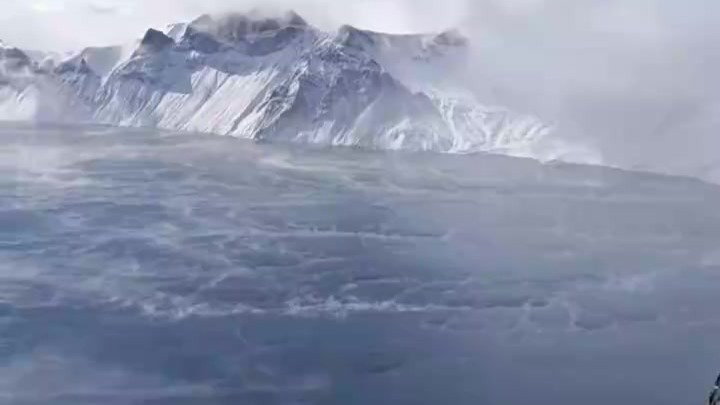 长白山天池水“煮开了”，专家：非新的大气现象，实为蒸发雾