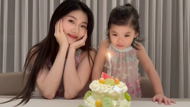 程晓玥晒全家福庆生，老公高富帅女儿也好漂亮，配文被猜怀二胎封面图