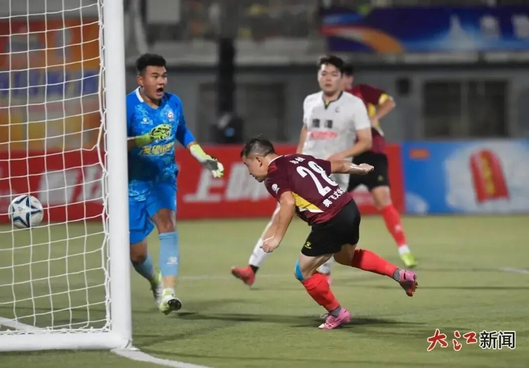 8月30日,赣超联赛第八轮,南昌队坐镇主场迎战鹰潭队。南昌队破门瞬间。 大江新闻 全媒体记者王祺 摄