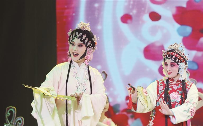 弋阳腔表演 记者 戴越 摄