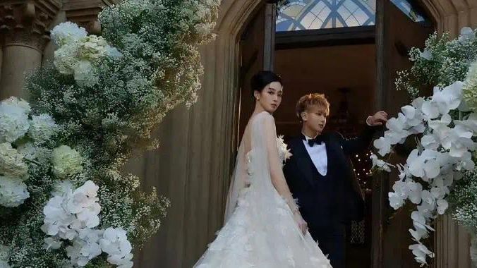 明星婚礼，越「狼狈」越真实？封面图