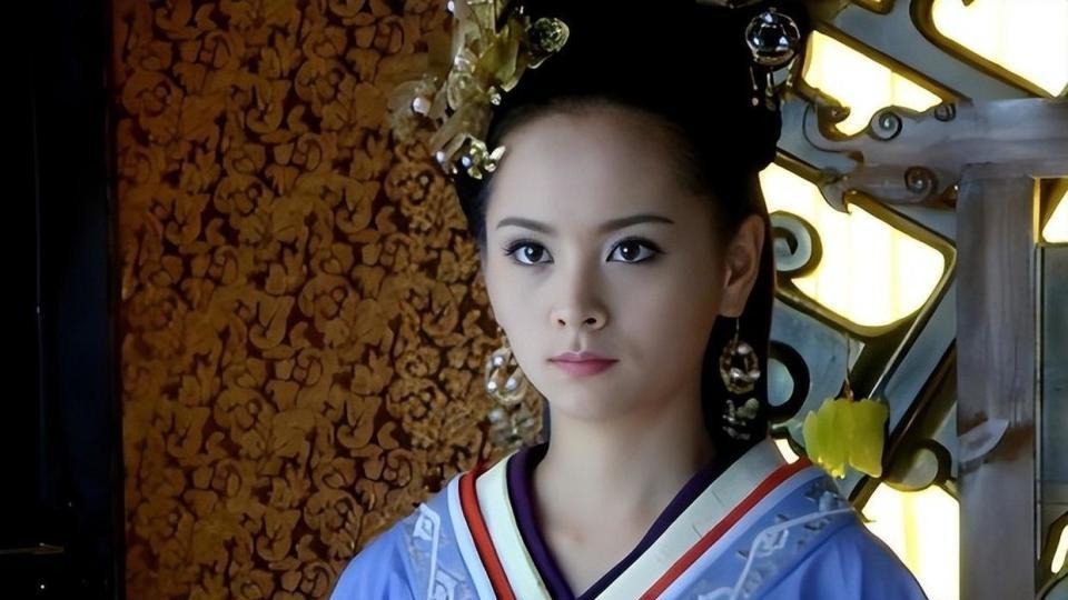 邓莎：嫁了富豪又控诉“丧偶式婚姻”，她能像黄圣依般翻红吗？封面图