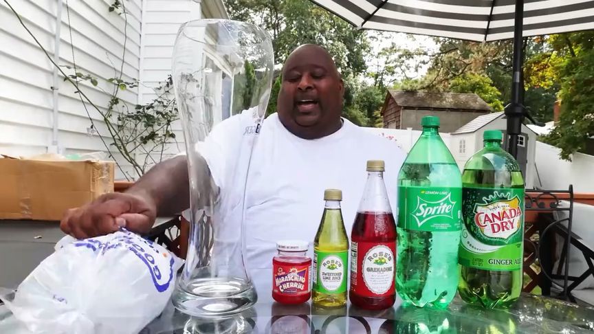 美国碳酸教父极限挑战，冰镇6升混合汽水，一口闷下的感觉真强悍