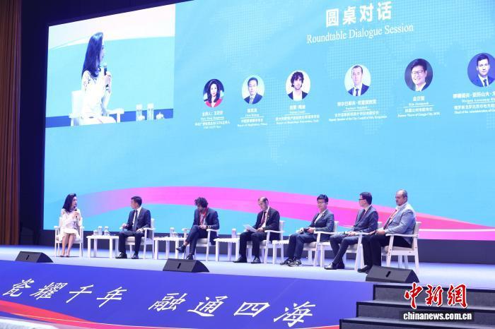 图为19日,“世界市长对话·景德镇暨2025景德镇论坛”在江西省景德镇市开幕。刘占昆 摄