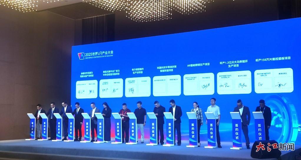 签约现场 摄影/左阳天