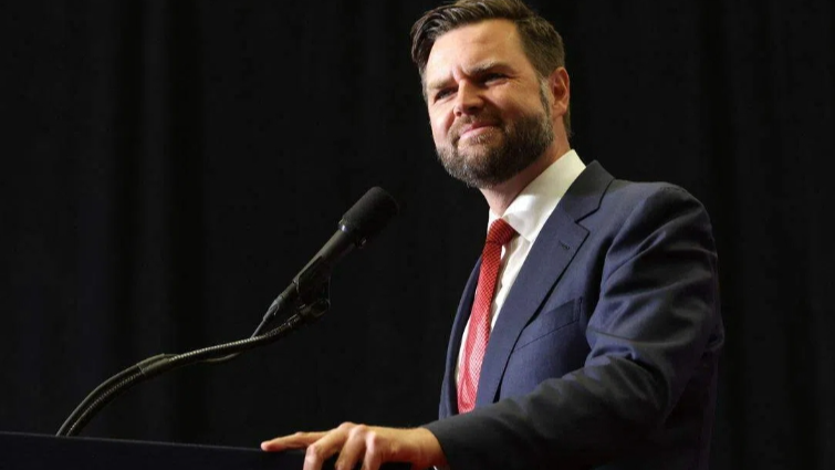 共和党青年领袖称“我爱希特勒”，万斯以“他们还是孩子”辩护，美国教授：40岁了还是孩子？