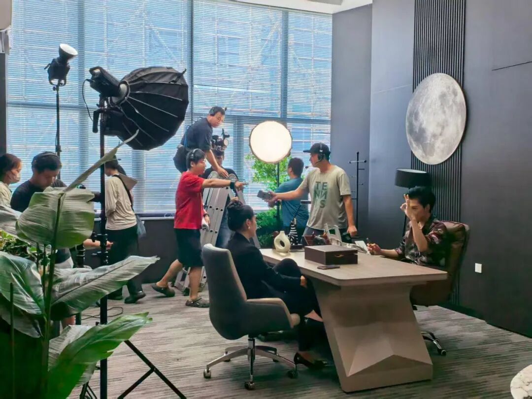 上饶微短剧影视工厂剧组拍摄。廖玟琪/摄