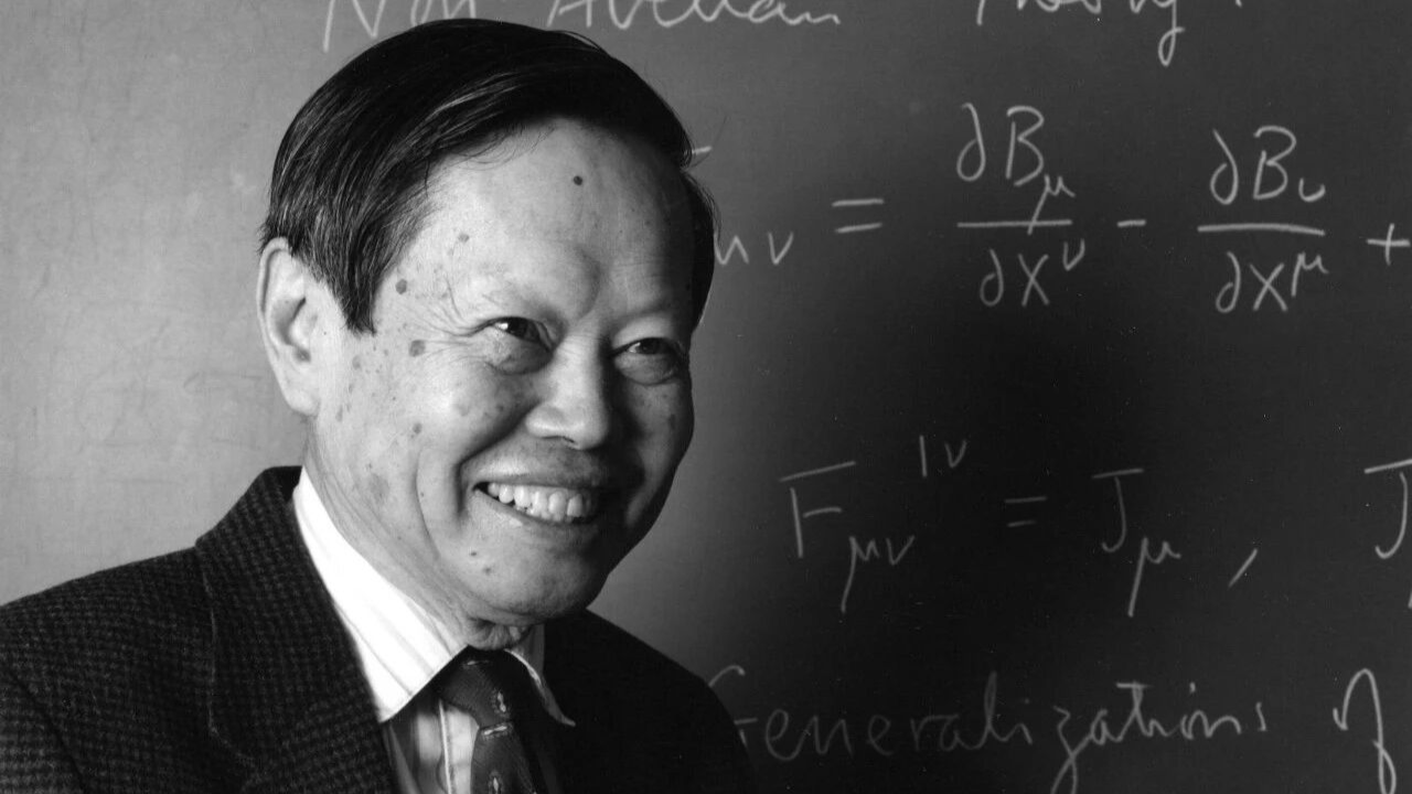 新闻人物｜中国科学院院士杨振宁 跨时代物理学巨擘