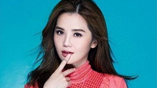 “有仇必报”！甩掉陈伟霆，牵手百亿太子，背景强大到无人敢惹封面图