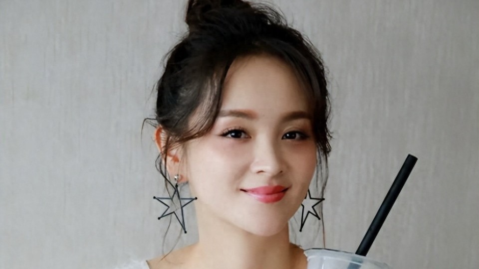 看到邓莎的“爱情论”被嘲，才知道：大家都错怪了当年的金莎！封面图