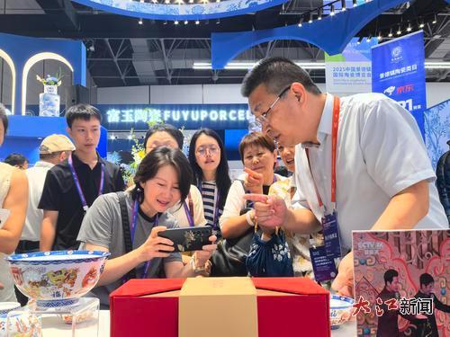 陶瓷博览会展区人气旺旺