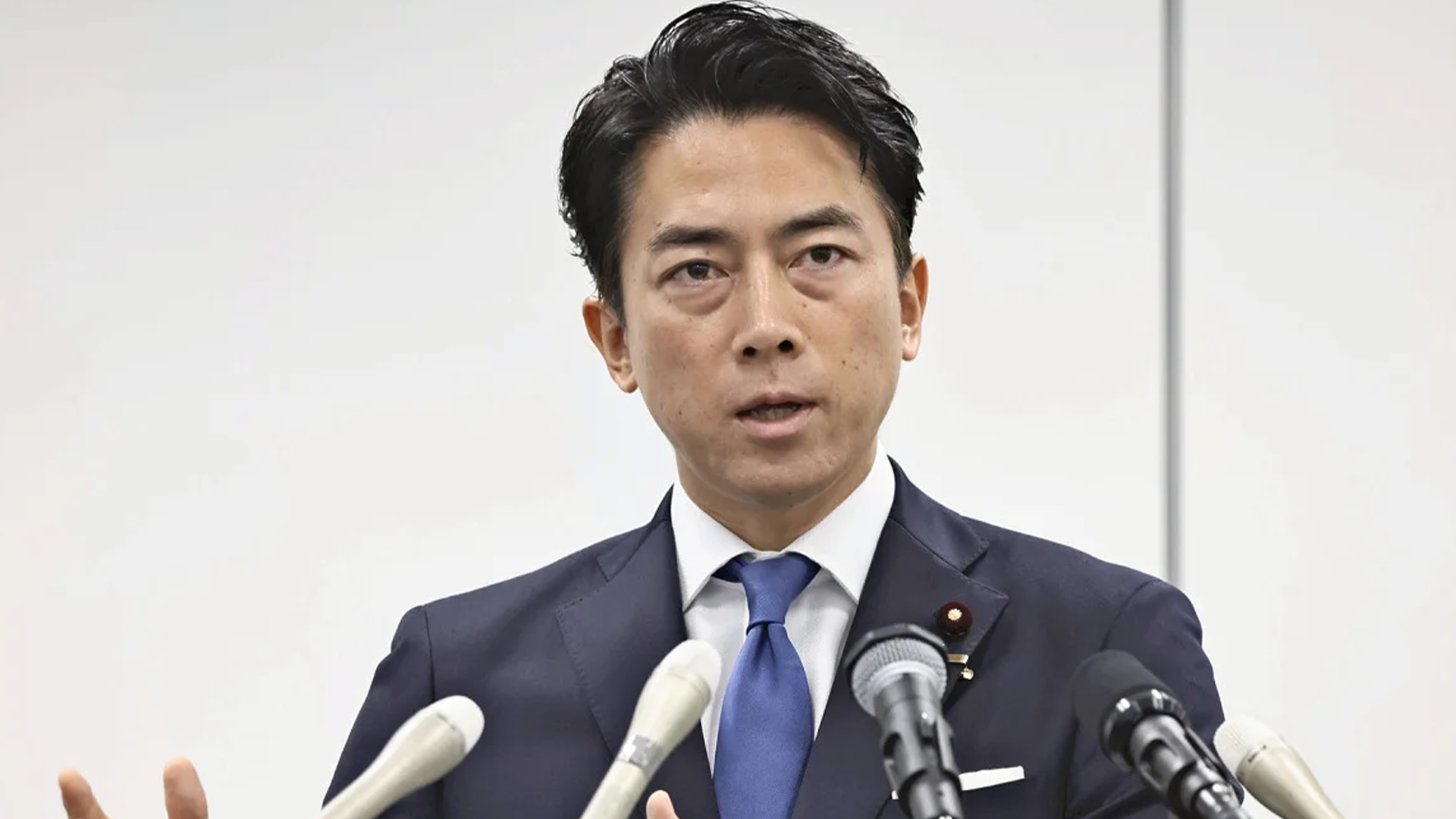 小泉进次郎担任日本防卫大臣，日本网民急了：住手！谁都行，但就他不行啊